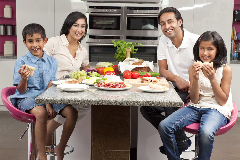 familyondining.jpg