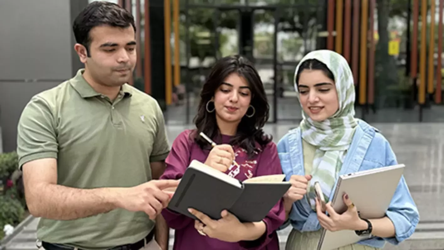 nesternship students outside